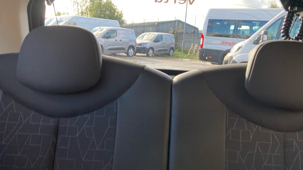 Toyota Aygo 1.0 VVT-i X-Clusiv 5dr x-shift Petrol Hatchback - Image 15