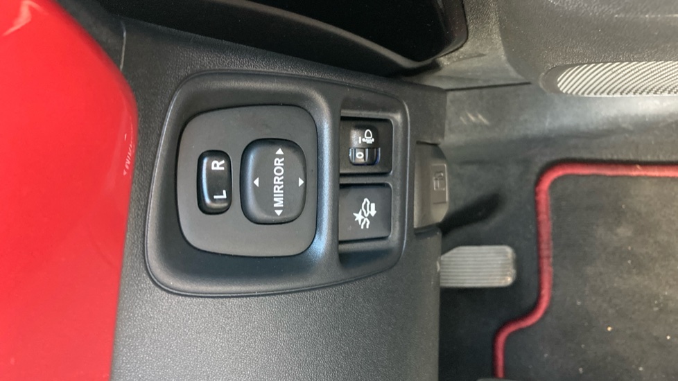 Toyota Aygo 1.0 VVT-i X-Clusiv 5dr x-shift Petrol Hatchback - Image 22