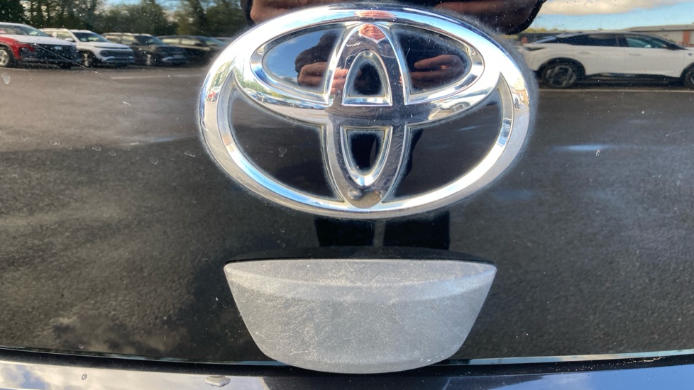 Toyota Aygo 1.0 VVT-i X-Clusiv 5dr x-shift Petrol Hatchback - Image 35