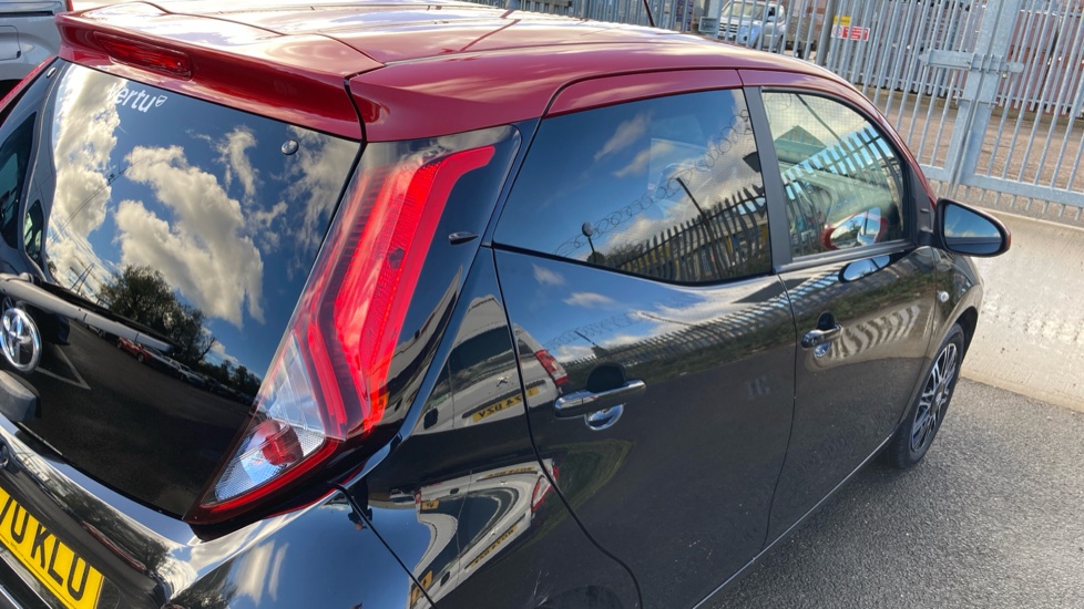 Toyota Aygo 1.0 VVT-i X-Clusiv 5dr x-shift Petrol Hatchback - Image 36