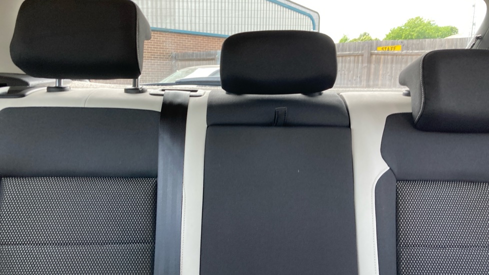 Volkswagen T-Roc 1.6 TDI SEL 5dr Diesel Hatchback - Image 15
