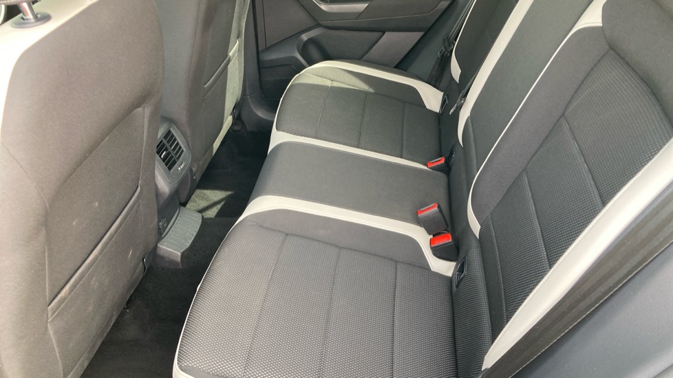 Volkswagen T-Roc 1.6 TDI SEL 5dr Diesel Hatchback - Image 16