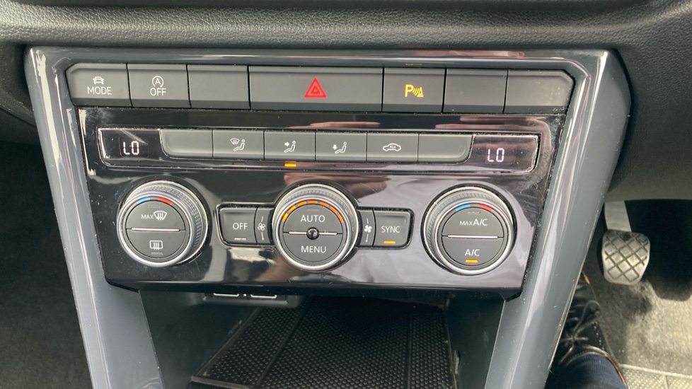 Volkswagen T-Roc 1.6 TDI SEL 5dr Diesel Hatchback - Image 28