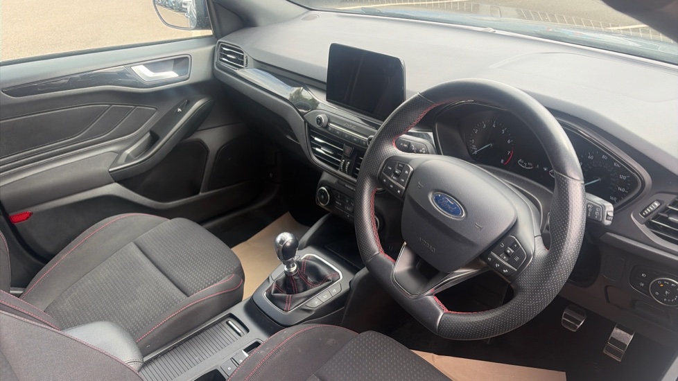 Ford Focus 1.0 EcoBoost 125 ST-Line 5dr Petrol Hatchback - Image 11