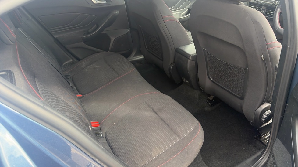 Ford Focus 1.0 EcoBoost 125 ST-Line 5dr Petrol Hatchback - Image 16