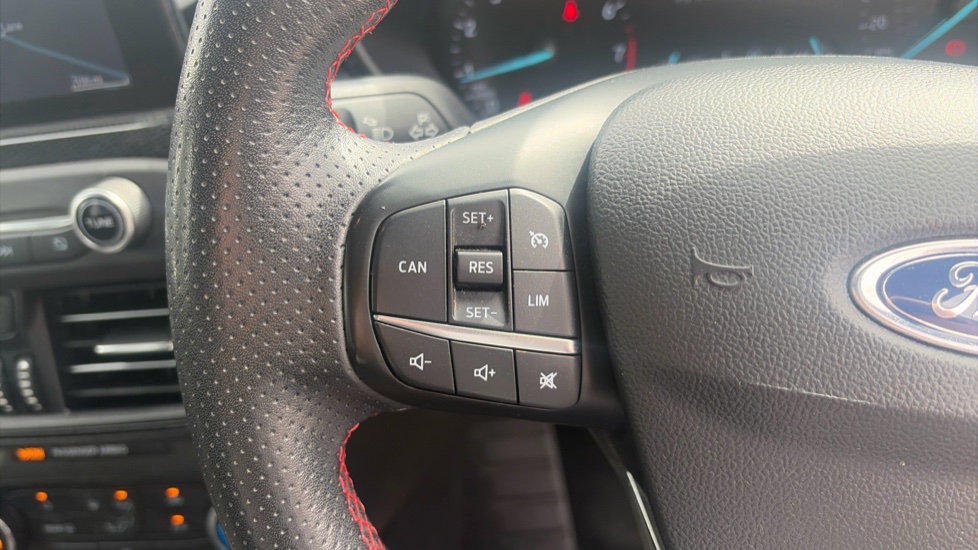 Ford Focus 1.0 EcoBoost 125 ST-Line 5dr Petrol Hatchback - Image 21
