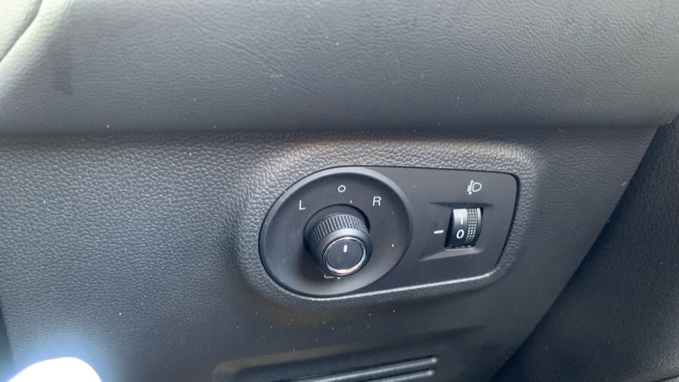 MG ZS 1.5 VTi-TECH Exclusive 5dr Petrol Hatchback - Image 41