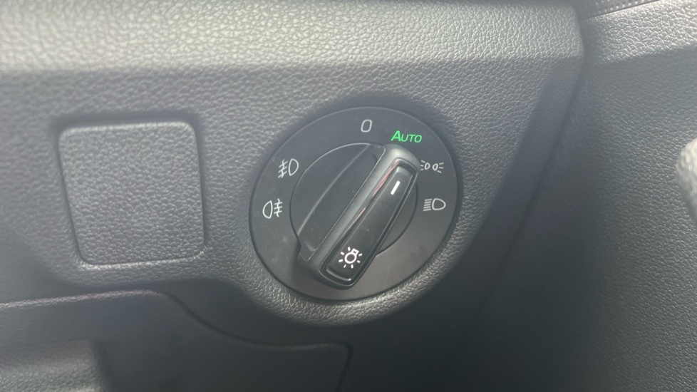 Skoda Kamiq 1.0 TSI 110 Monte Carlo 5dr DSG Petrol Hatchback - Image 24
