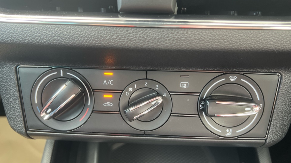 Skoda Kamiq 1.0 TSI 110 Monte Carlo 5dr DSG Petrol Hatchback - Image 25