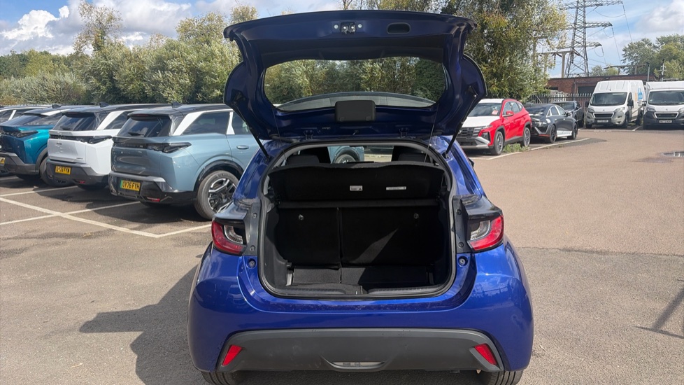 Toyota Yaris 1.5 Hybrid Icon 5dr CVT Hybrid Hatchback - Image 4