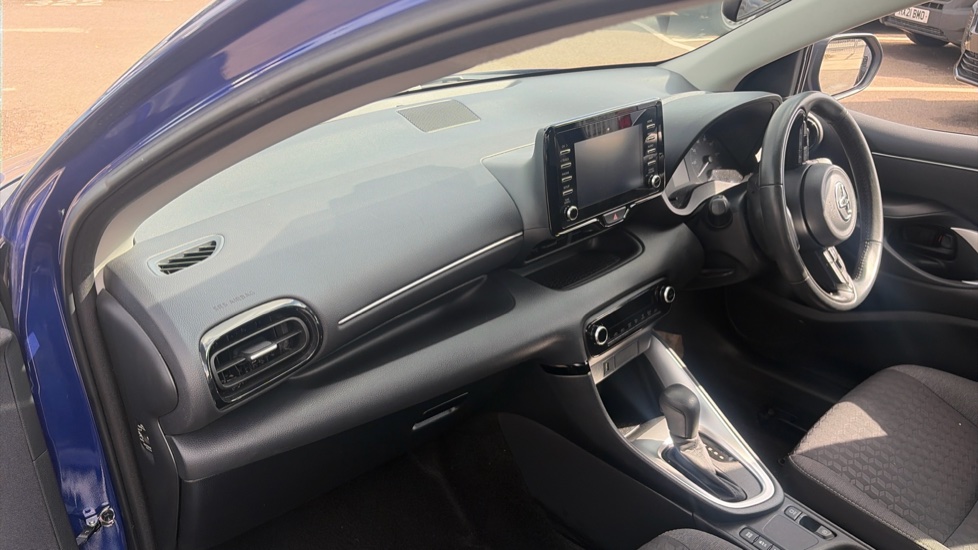 Toyota Yaris 1.5 Hybrid Icon 5dr CVT Hybrid Hatchback - Image 9