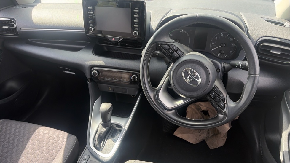 Toyota Yaris 1.5 Hybrid Icon 5dr CVT Hybrid Hatchback - Image 10
