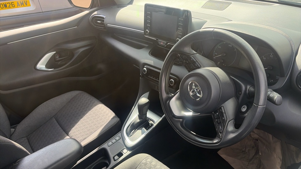 Toyota Yaris 1.5 Hybrid Icon 5dr CVT Hybrid Hatchback - Image 11
