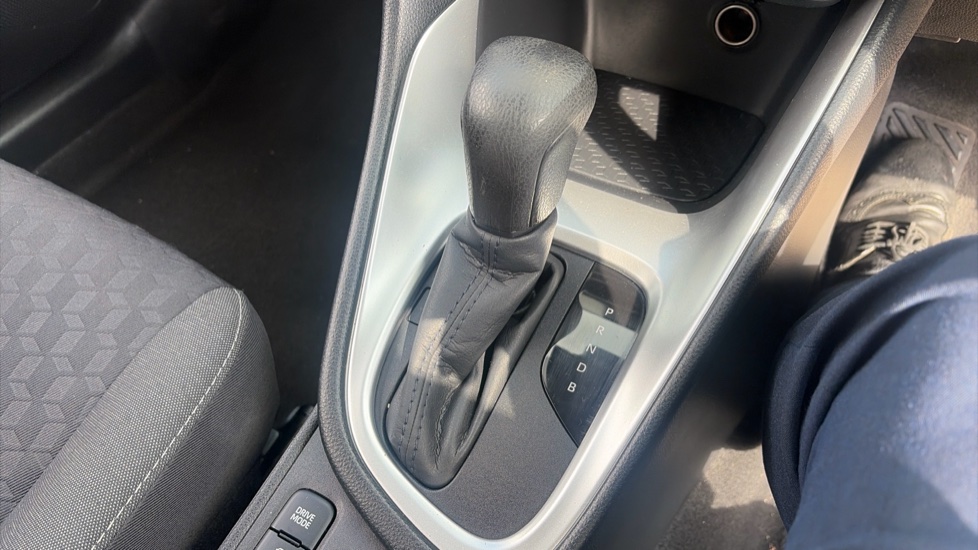 Toyota Yaris 1.5 Hybrid Icon 5dr CVT Hybrid Hatchback - Image 13