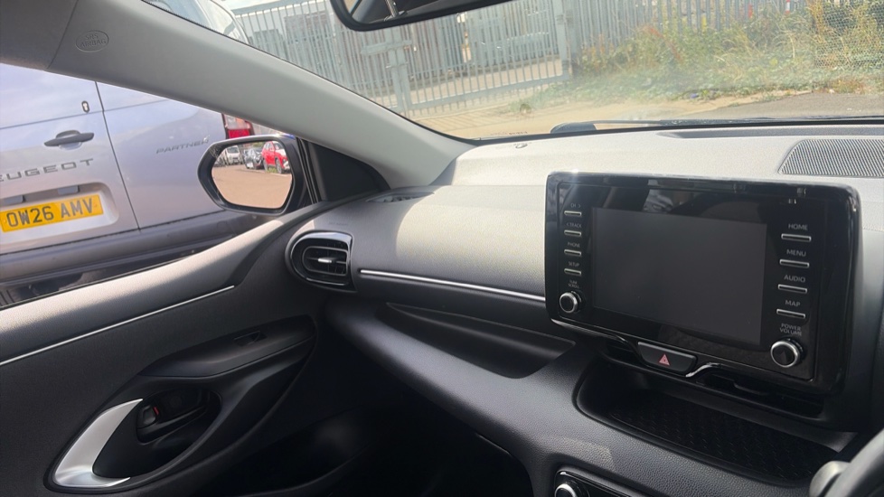 Toyota Yaris 1.5 Hybrid Icon 5dr CVT Hybrid Hatchback - Image 14