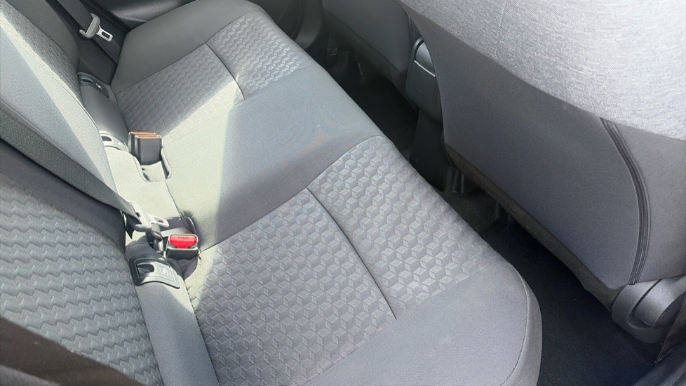 Toyota Yaris 1.5 Hybrid Icon 5dr CVT Hybrid Hatchback - Image 16