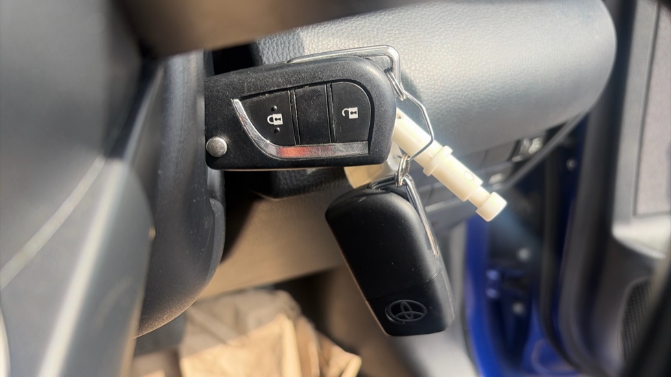 Toyota Yaris 1.5 Hybrid Icon 5dr CVT Hybrid Hatchback - Image 20
