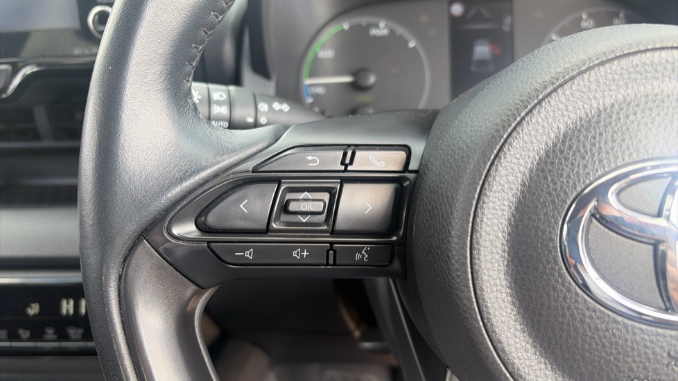 Toyota Yaris 1.5 Hybrid Icon 5dr CVT Hybrid Hatchback - Image 21