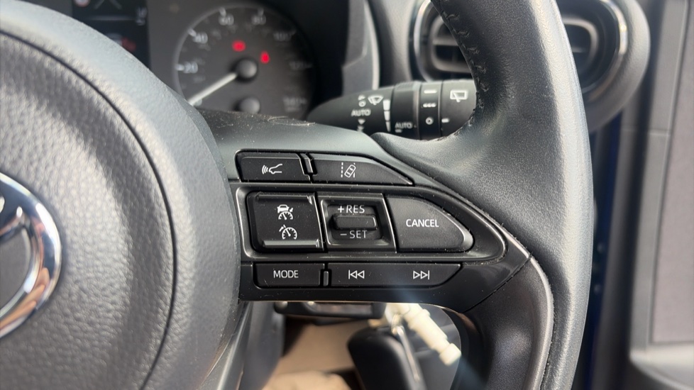 Toyota Yaris 1.5 Hybrid Icon 5dr CVT Hybrid Hatchback - Image 22