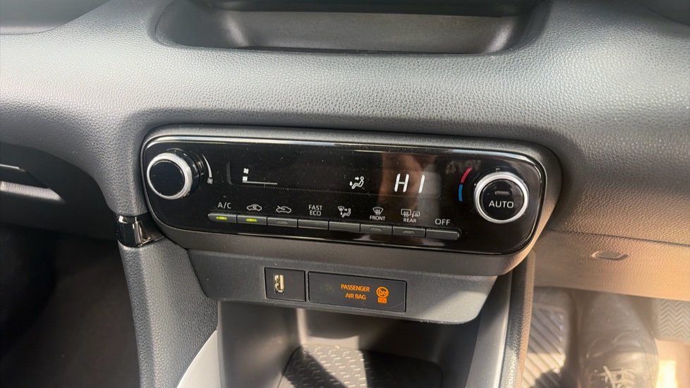Toyota Yaris 1.5 Hybrid Icon 5dr CVT Hybrid Hatchback - Image 24