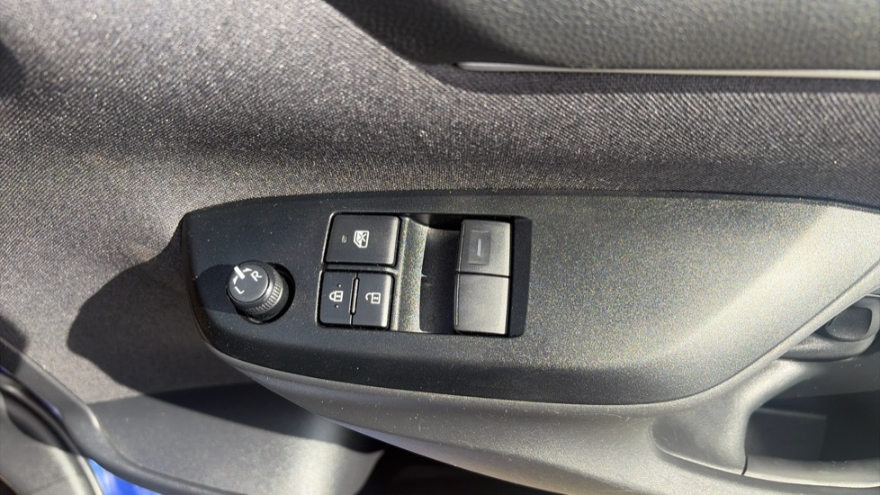 Toyota Yaris 1.5 Hybrid Icon 5dr CVT Hybrid Hatchback - Image 32