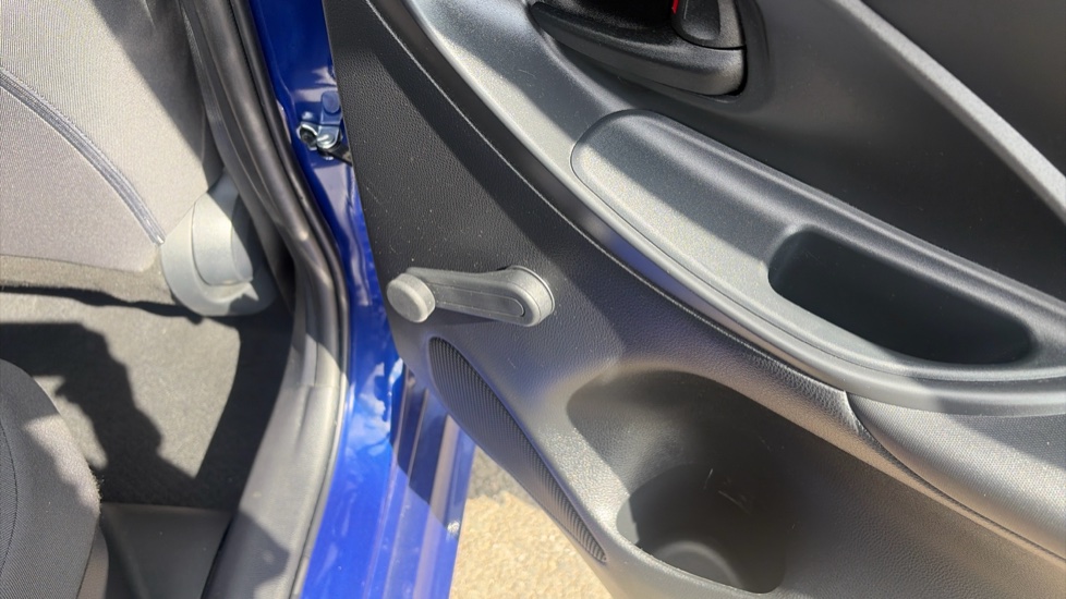Toyota Yaris 1.5 Hybrid Icon 5dr CVT Hybrid Hatchback - Image 33