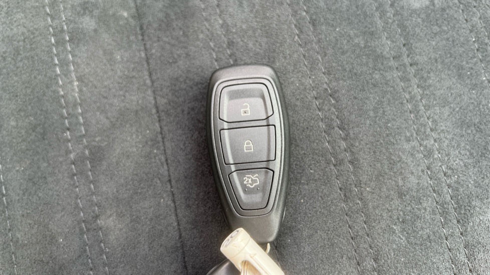 Ford Kuga 1.5 EcoBoost 150 ST-Line X Edition 5dr Petrol Estate - Image 19