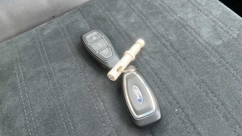 Ford Kuga 1.5 EcoBoost 150 ST-Line X Edition 5dr Petrol Estate - Image 20