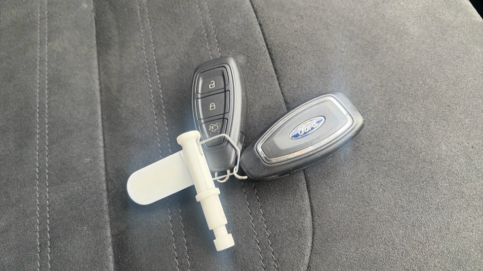 Ford Kuga 1.5 TDCi ST-Line 5dr 2WD Diesel Estate - Image 20