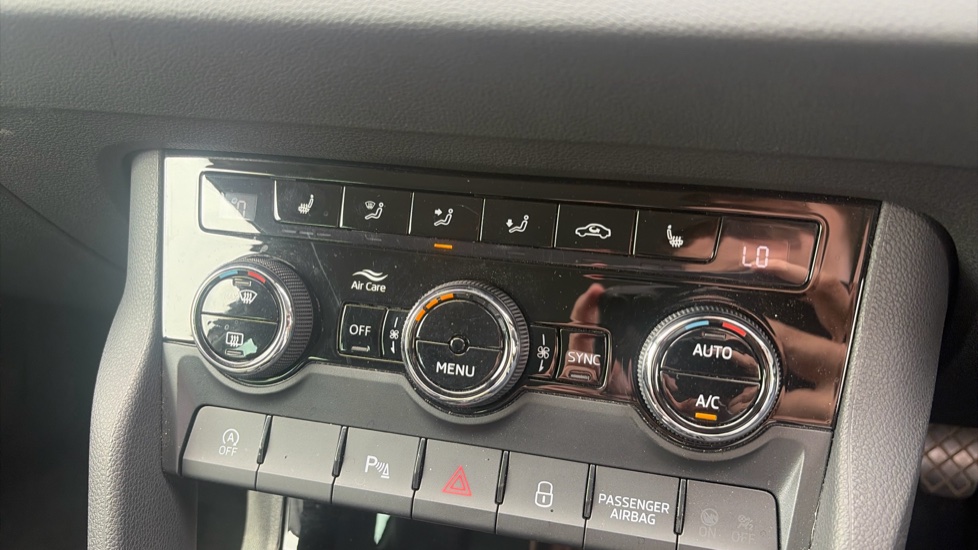 Skoda Karoq 1.5 TSI SE L 5dr Petrol Estate - Image 31
