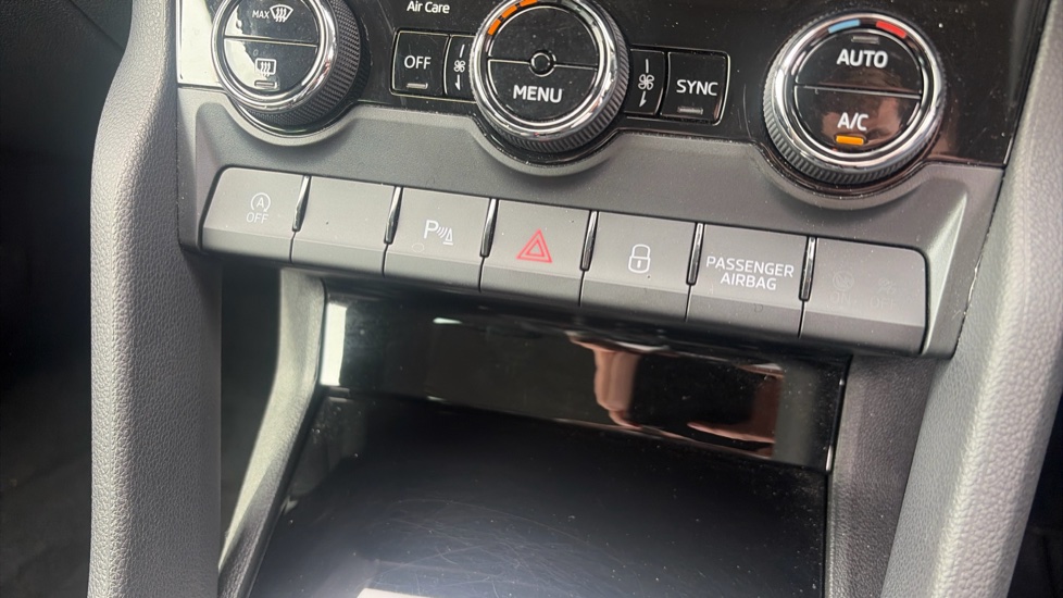 Skoda Karoq 1.5 TSI SE L 5dr Petrol Estate - Image 32