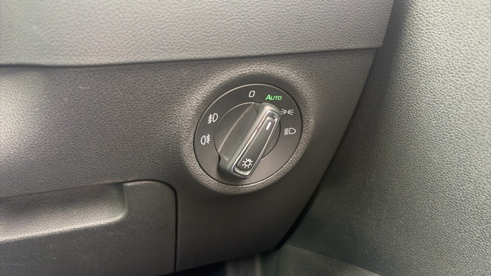 Skoda Karoq 1.5 TSI SE L 5dr Petrol Estate - Image 38
