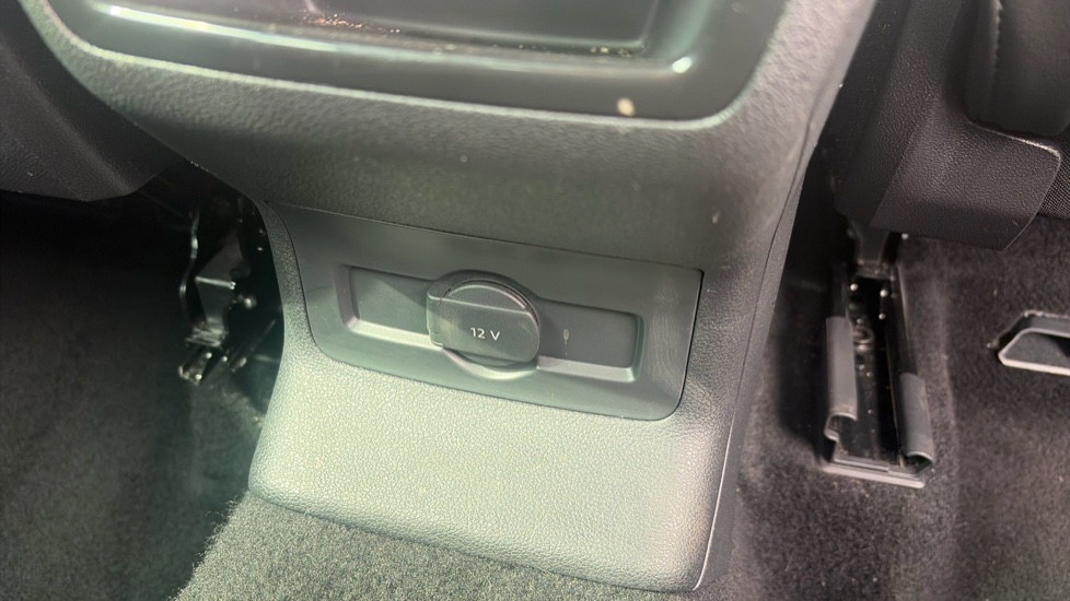 Skoda Karoq 1.5 TSI SE L 5dr Petrol Estate - Image 40