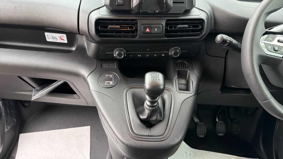Peugeot Partner Long Diesel 1.5 BlueHDi 100 Professional Crew Van - Image 13