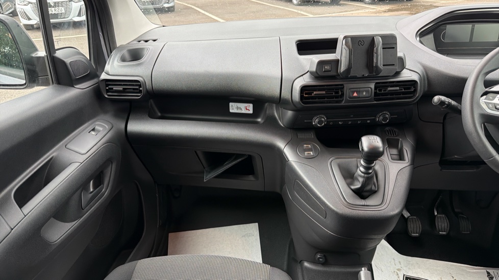 Peugeot Partner Long Diesel 1.5 BlueHDi 100 Professional Crew Van - Image 14
