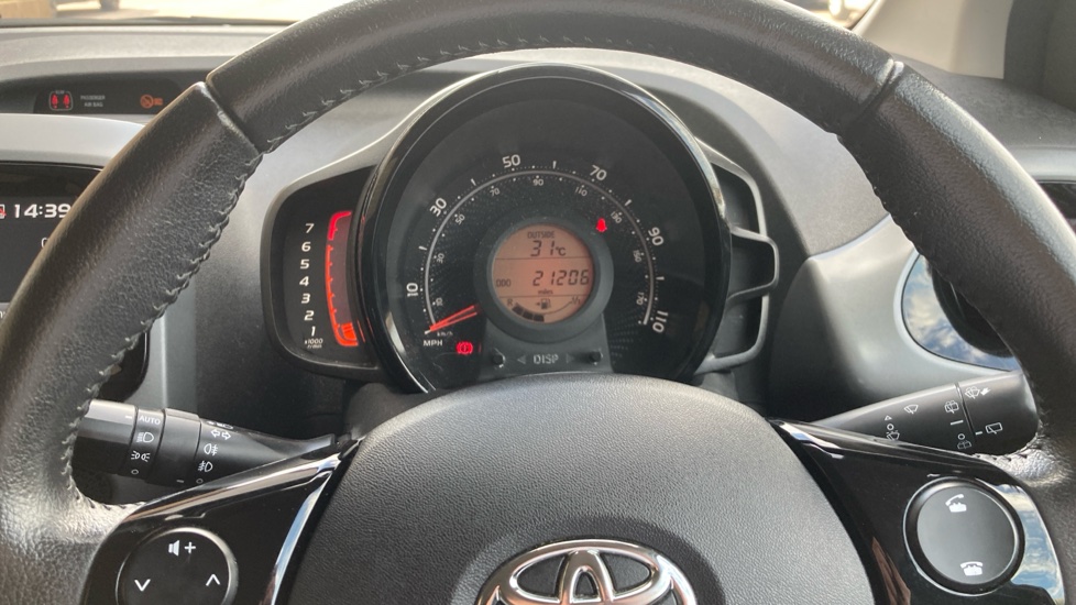 Toyota Aygo 1.0 VVT-i X-Trend TSS 5dr Petrol Hatchback - Image 18