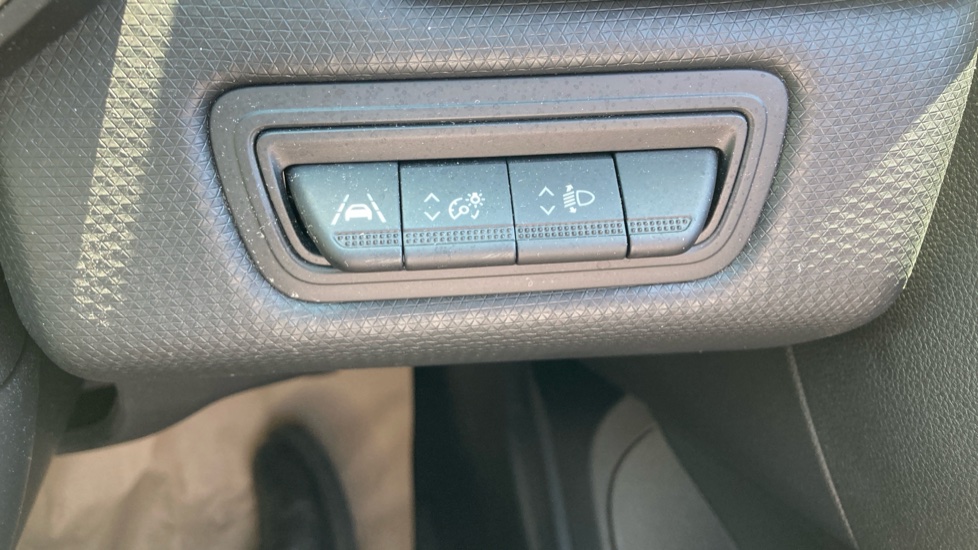 Renault Clio 1.6 E-TECH full hybrid 145 Evolution 5dr Auto Hybrid Hatchback - Image 39