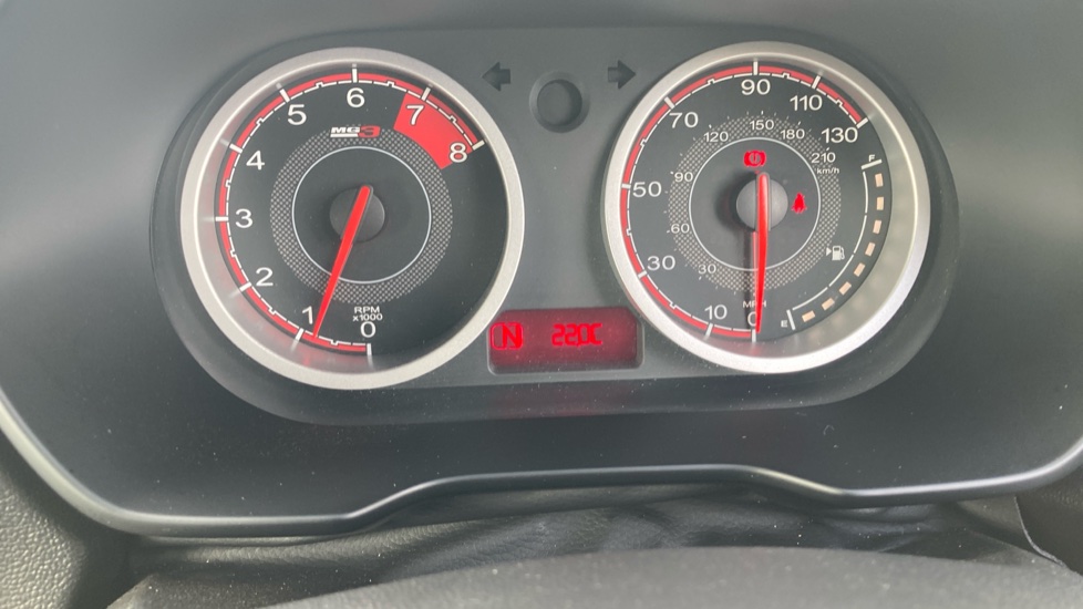 MG MG3 1.5 VTi-TECH Exclusive 5dr [Navigation] Petrol Hatchback - Image 27