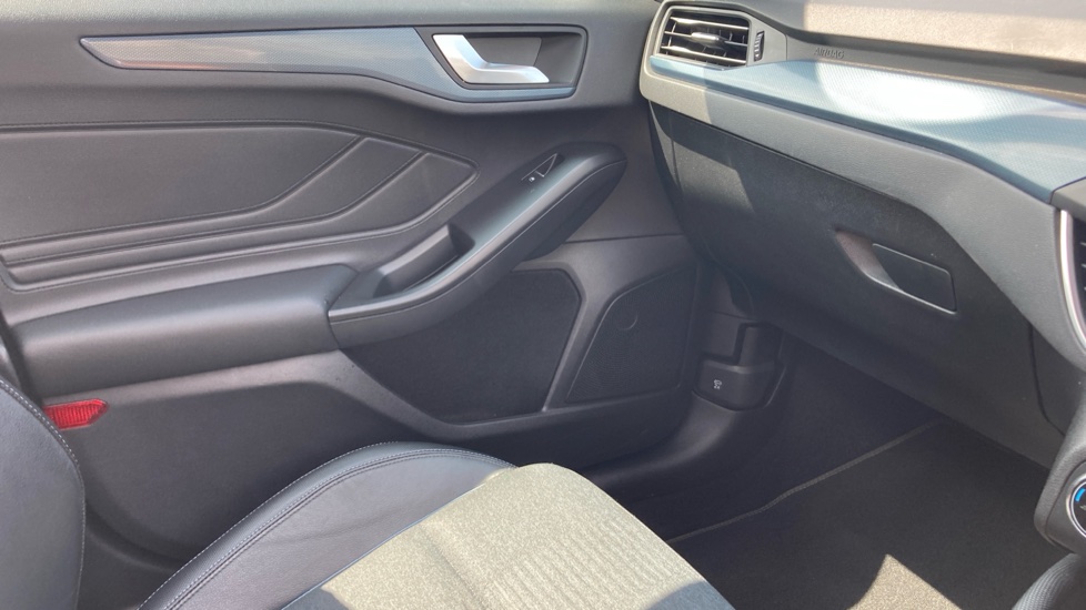 Ford Focus 1.0 EcoBoost 125 Active X Auto 5dr Petrol Hatchback - Image 39