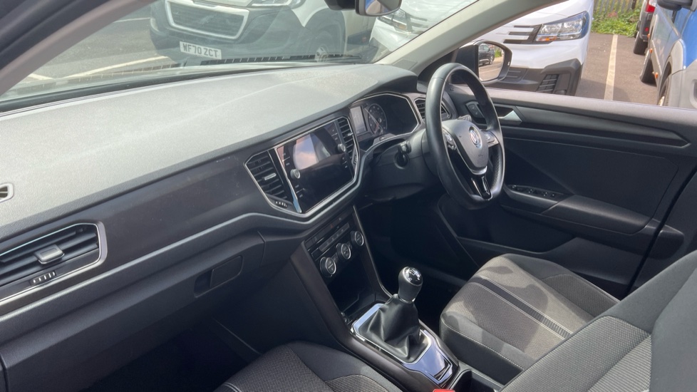Volkswagen T-Roc 1.5 TSI EVO SE 5dr Petrol Hatchback - Image 9