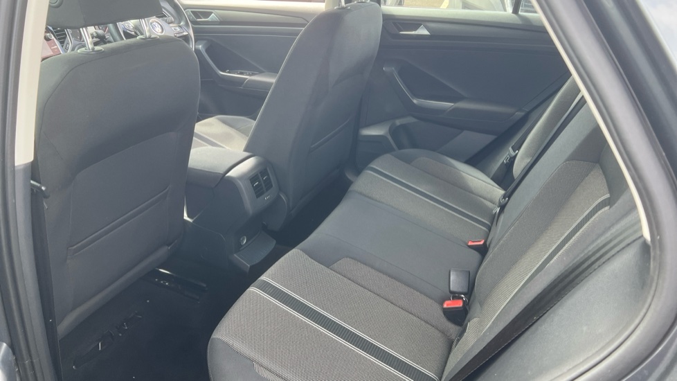 Volkswagen T-Roc 1.5 TSI EVO SE 5dr Petrol Hatchback - Image 16
