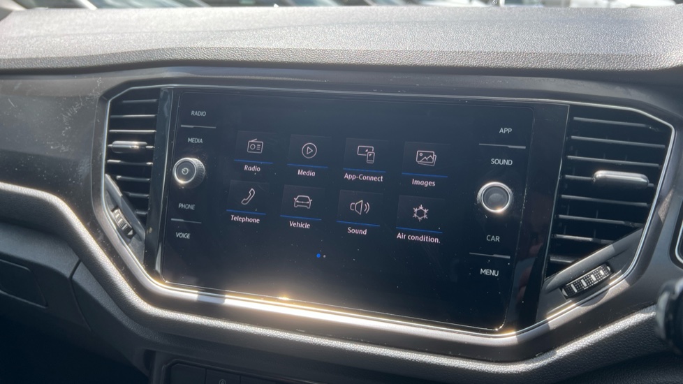 Volkswagen T-Roc 1.5 TSI EVO SE 5dr Petrol Hatchback - Image 30