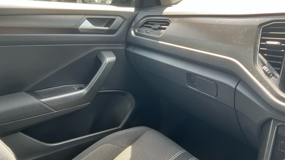 Volkswagen T-Roc 1.5 TSI EVO SE 5dr Petrol Hatchback - Image 31