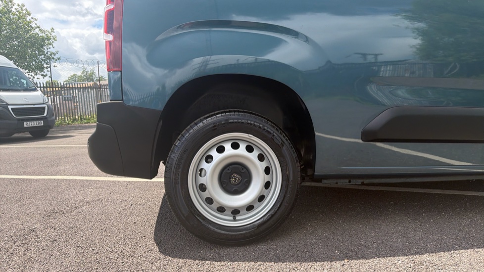 Peugeot Partner Standard Diesel 1.5 BlueHDi 100 Professional Van - Image 7