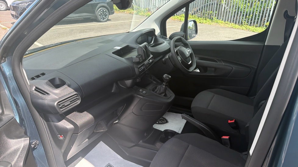 Peugeot Partner Standard Diesel 1.5 BlueHDi 100 Professional Van - Image 9