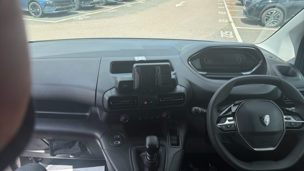 Peugeot Partner Standard Diesel 1.5 BlueHDi 100 Professional Van - Image 10