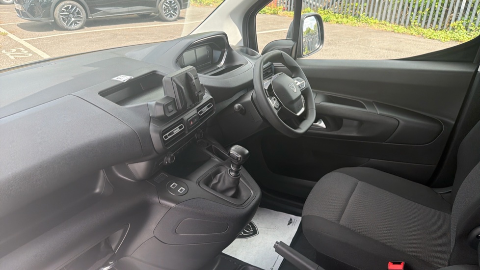 Peugeot Partner Standard Diesel 1.5 BlueHDi 100 Professional Van - Image 11