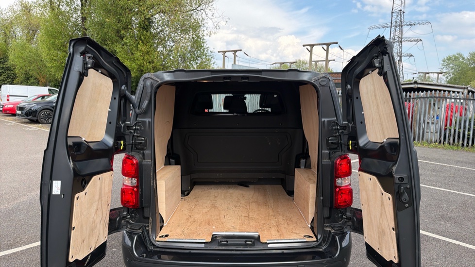 Peugeot Expert E-L1 100kW 75kWh Asphalt Crew Van Auto - Image 4