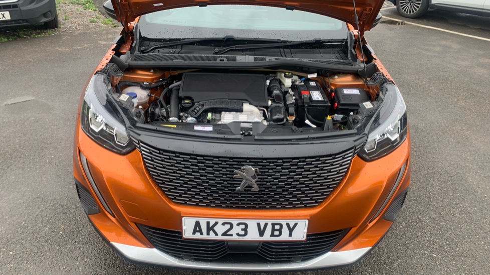 Peugeot 2008 1.2 PureTech 130 Allure Premium+ 5dr EAT8 Petrol Estate - Image 8