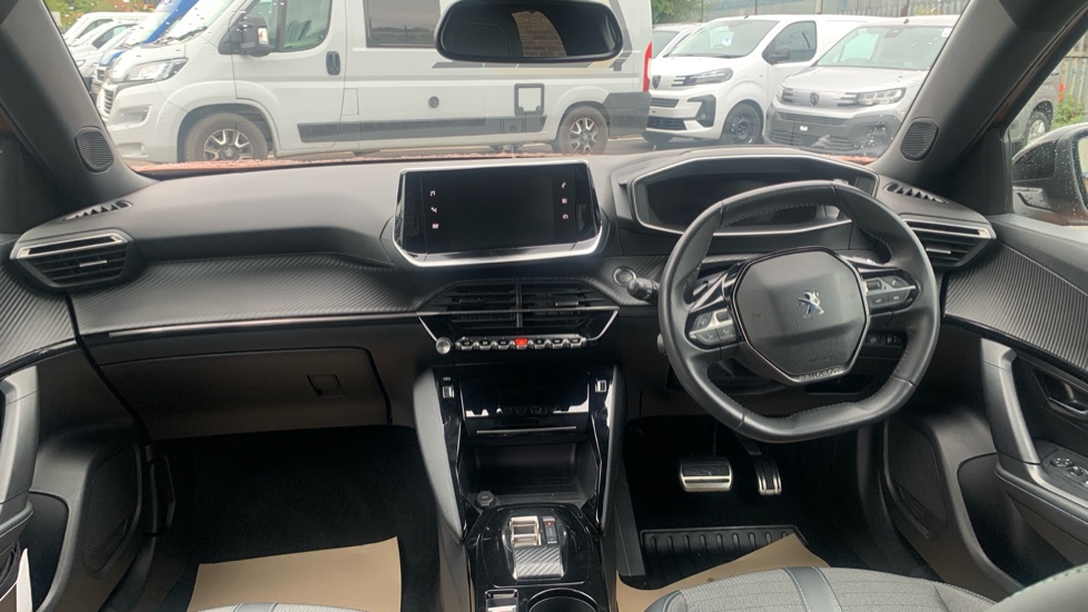 Peugeot 2008 1.2 PureTech 130 Allure Premium+ 5dr EAT8 Petrol Estate - Image 10